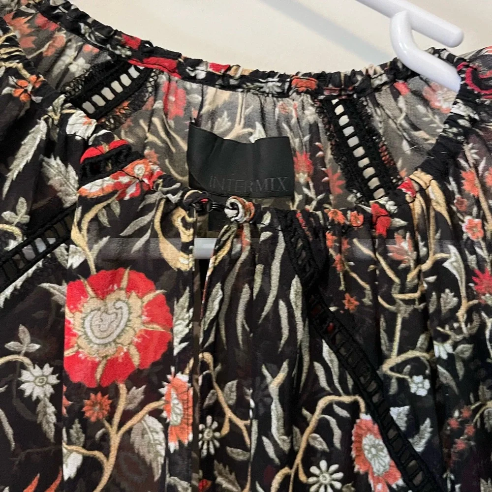 Intermix statement blouse - Picture 2 of 3